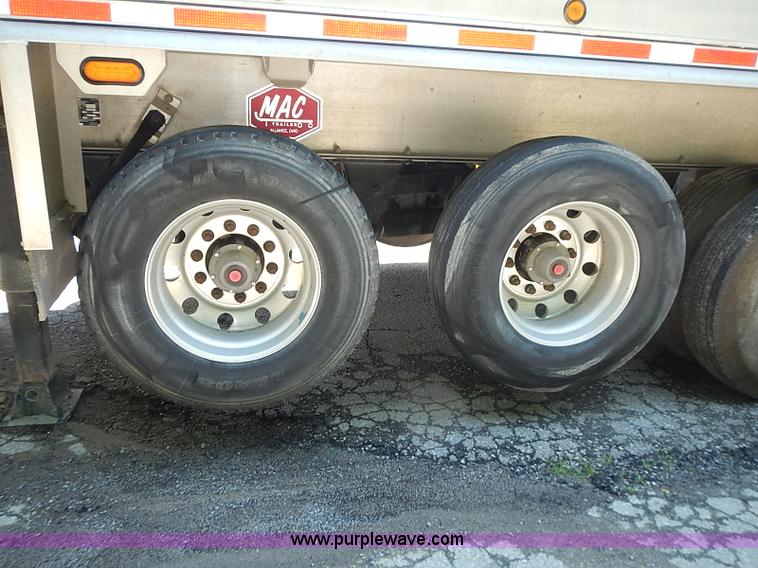 image for item I3615 2007 MAC 28' aluminum trailer