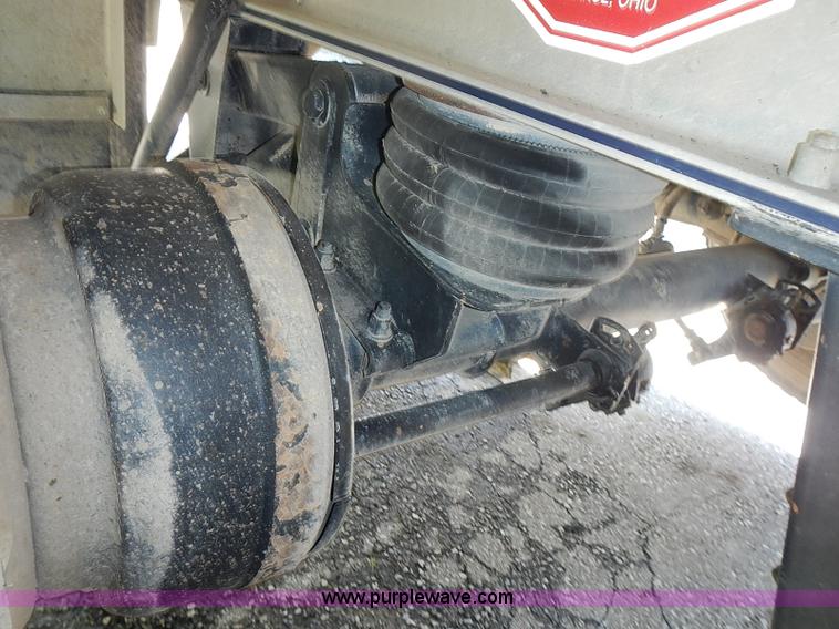 image for item I3615 2007 MAC 28' aluminum trailer