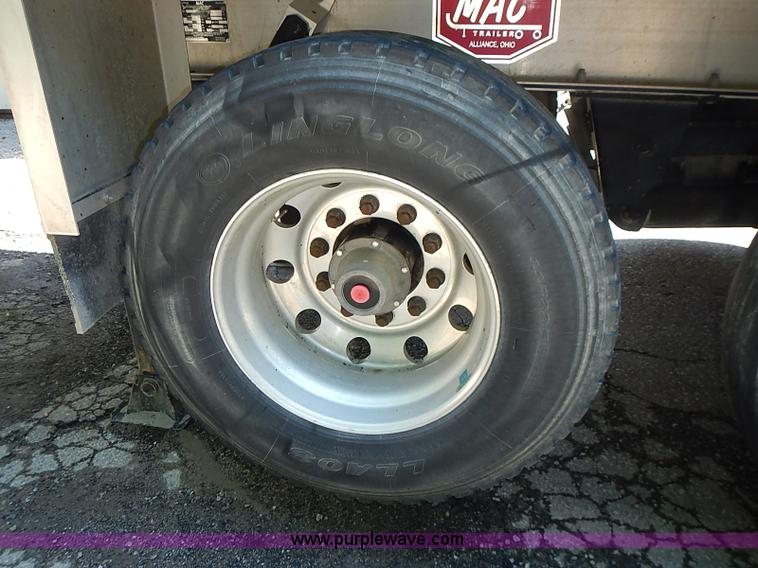 image for item I3615 2007 MAC 28' aluminum trailer