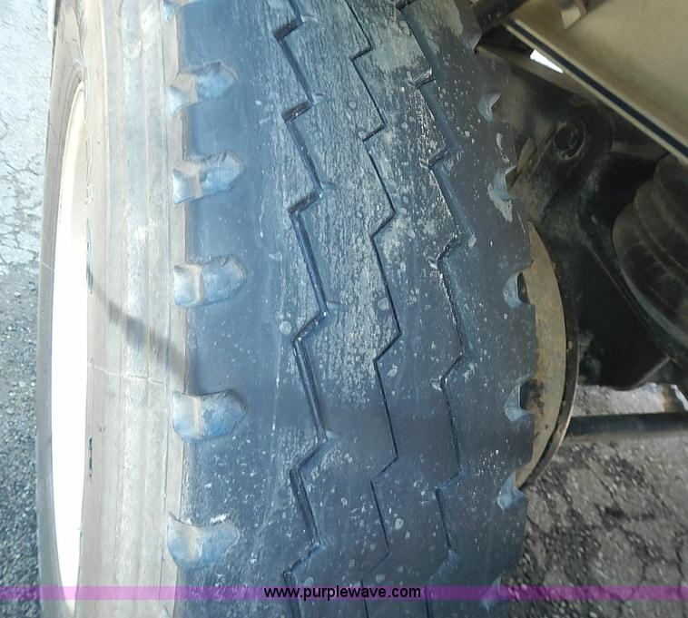 image for item I3615 2007 MAC 28' aluminum trailer