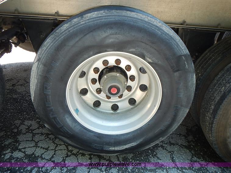 image for item I3615 2007 MAC 28' aluminum trailer