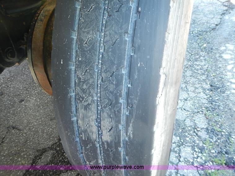 image for item I3615 2007 MAC 28' aluminum trailer