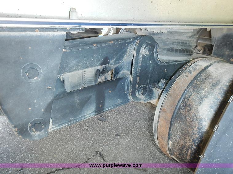 image for item I3615 2007 MAC 28' aluminum trailer