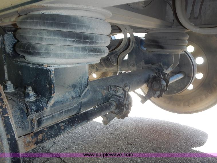 image for item I3615 2007 MAC 28' aluminum trailer