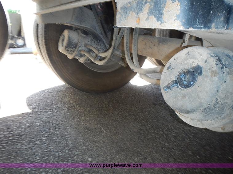 image for item I3615 2007 MAC 28' aluminum trailer