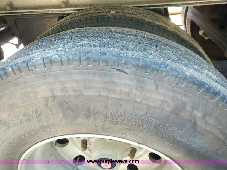 image for item I3615 2007 MAC 28' aluminum trailer