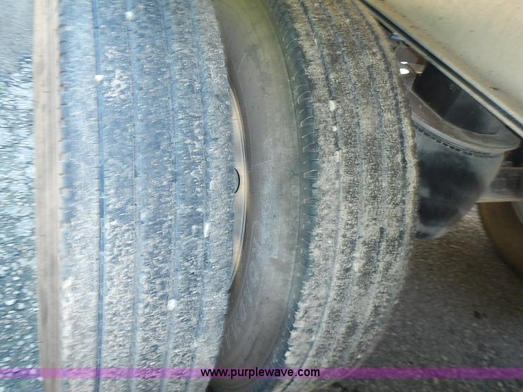 image for item I3615 2007 MAC 28' aluminum trailer