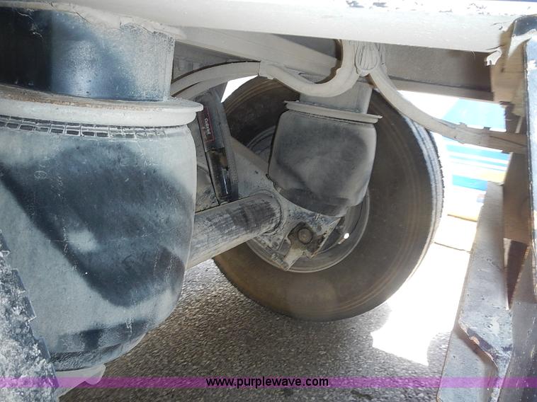 image for item I3615 2007 MAC 28' aluminum trailer