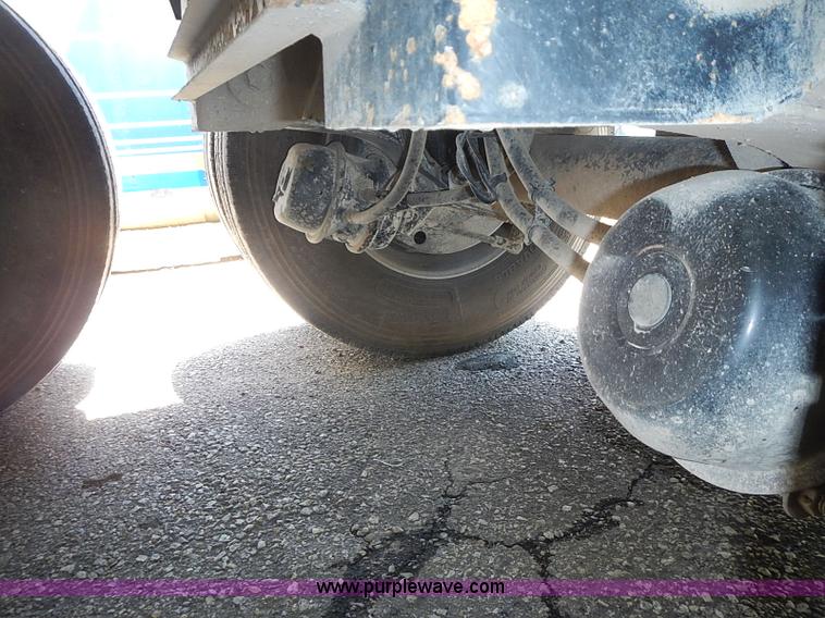 image for item I3615 2007 MAC 28' aluminum trailer