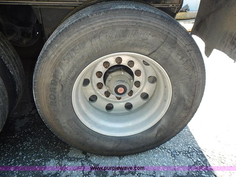 image for item I3615 2007 MAC 28' aluminum trailer