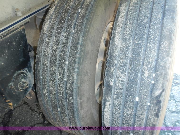 image for item I3615 2007 MAC 28' aluminum trailer