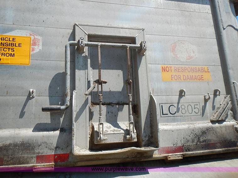 image for item I3615 2007 MAC 28' aluminum trailer