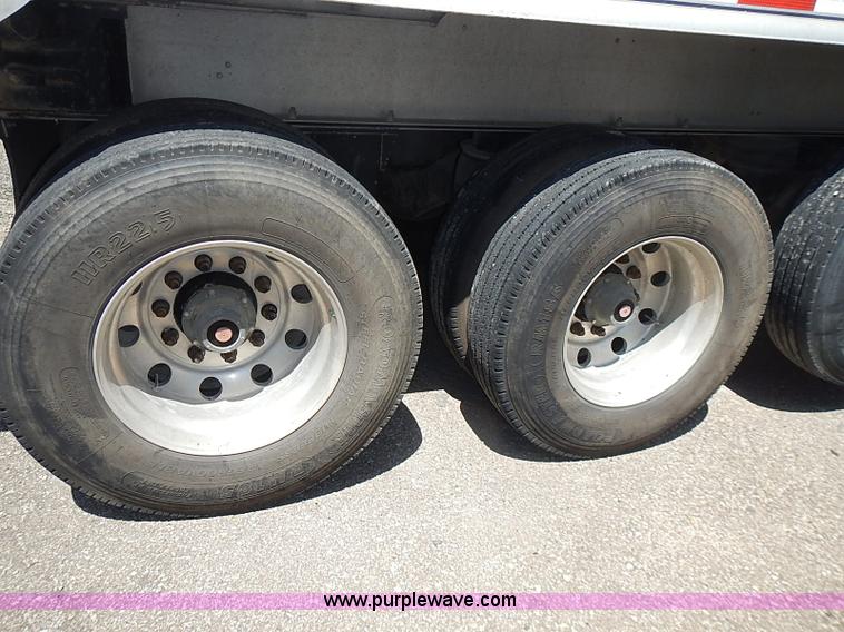 image for item I3615 2007 MAC 28' aluminum trailer