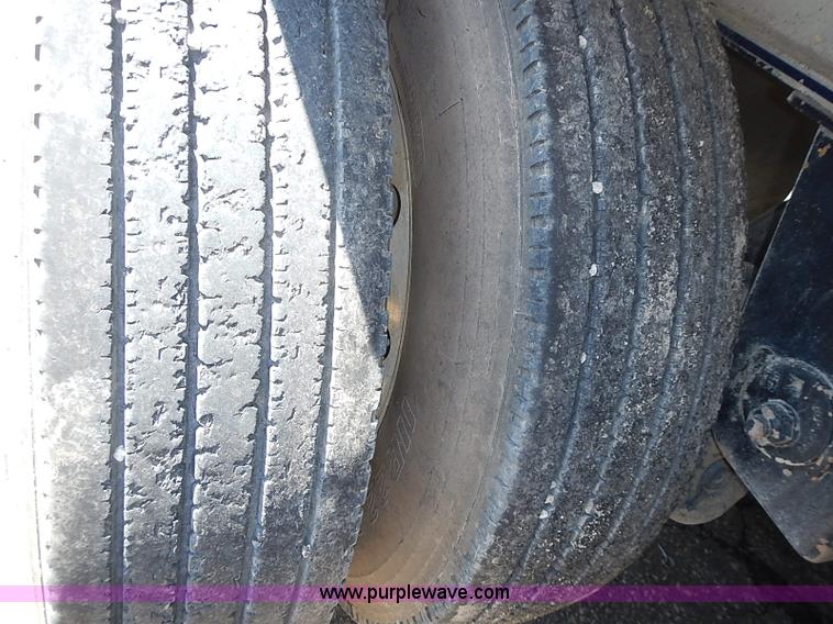 image for item I3615 2007 MAC 28' aluminum trailer