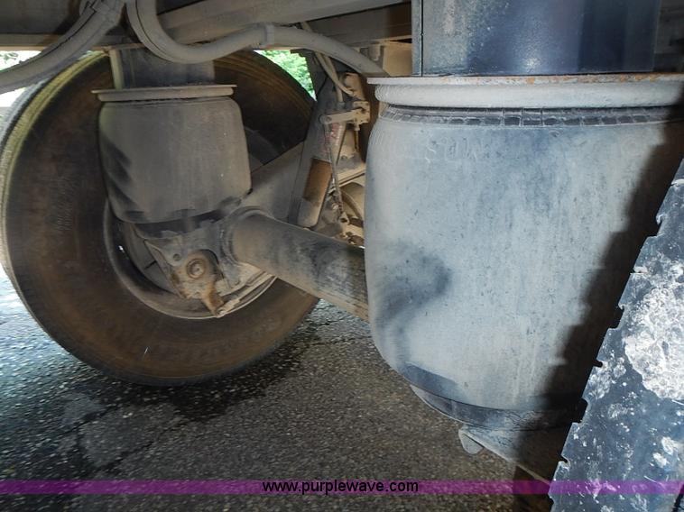 image for item I3615 2007 MAC 28' aluminum trailer