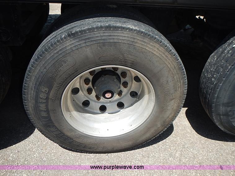 image for item I3615 2007 MAC 28' aluminum trailer