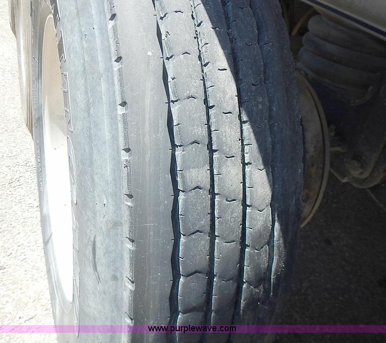 image for item I3615 2007 MAC 28' aluminum trailer