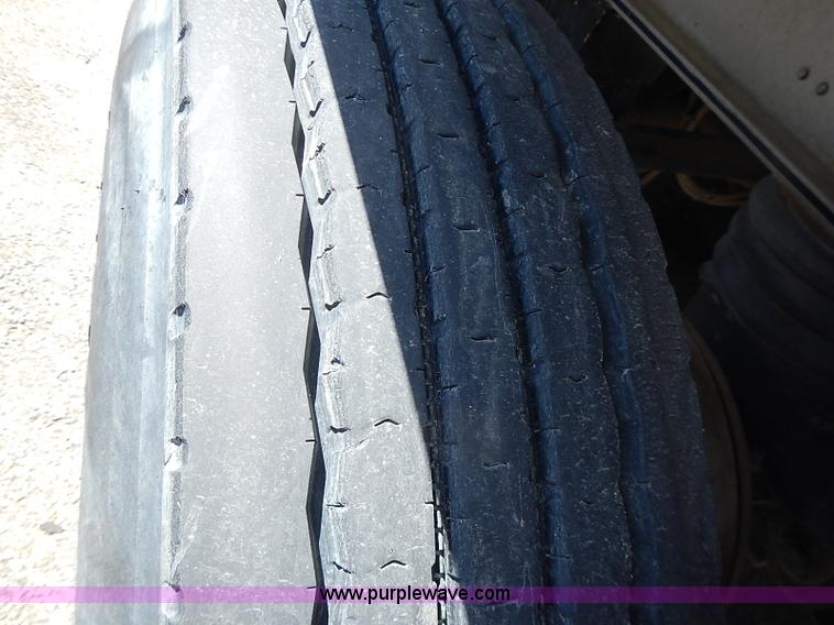 image for item I3615 2007 MAC 28' aluminum trailer