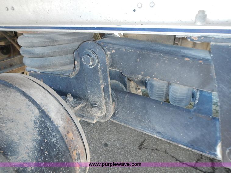 image for item I3615 2007 MAC 28' aluminum trailer