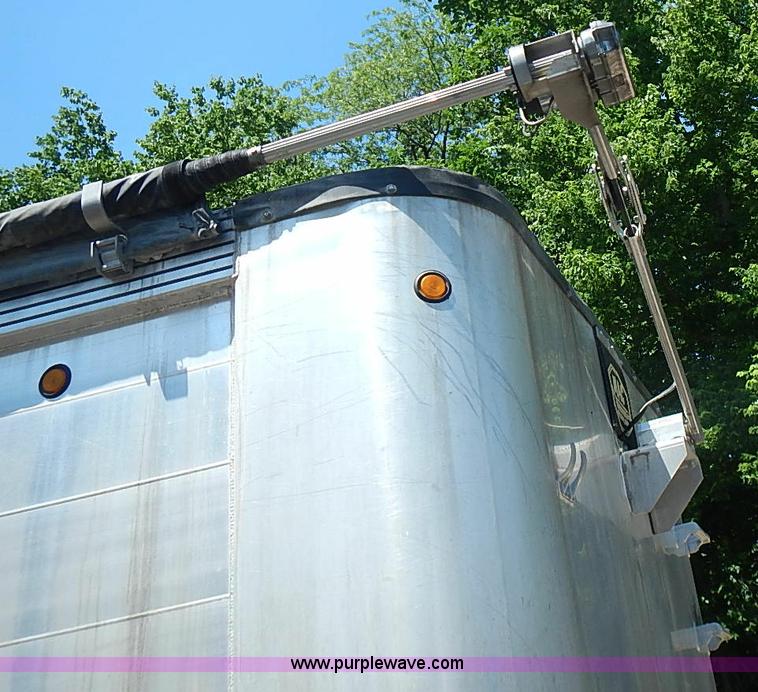 image for item I3615 2007 MAC 28' aluminum trailer