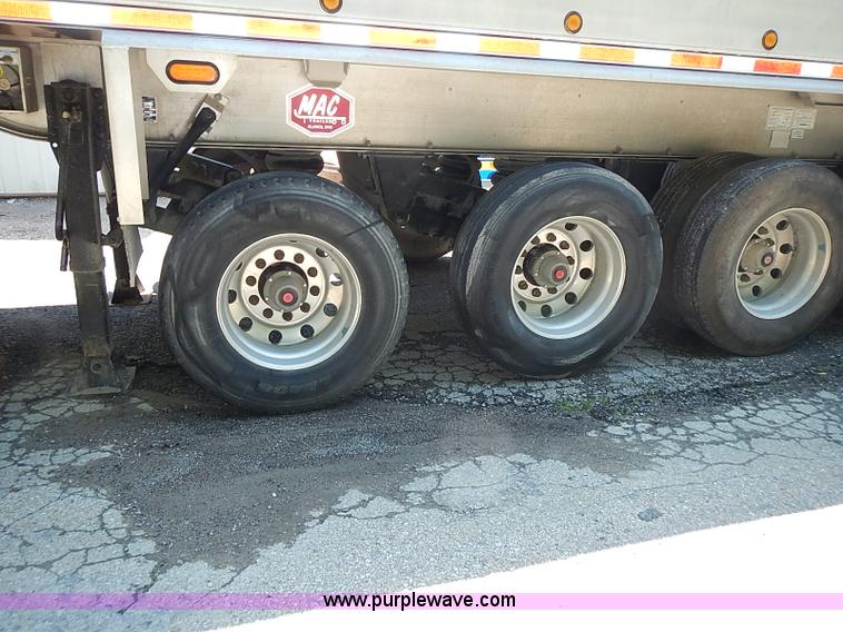 image for item I3615 2007 MAC 28' aluminum trailer