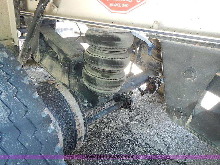 image for item I3615 2007 MAC 28' aluminum trailer