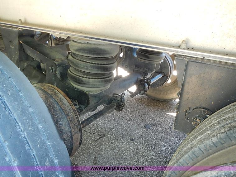 image for item I3615 2007 MAC 28' aluminum trailer