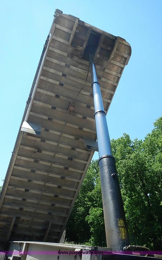 image for item I3615 2007 MAC 28' aluminum trailer