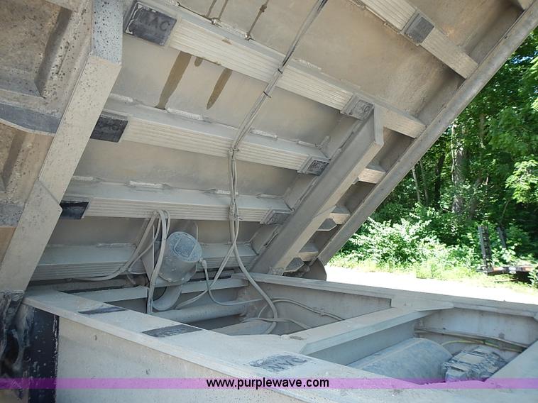 image for item I3615 2007 MAC 28' aluminum trailer