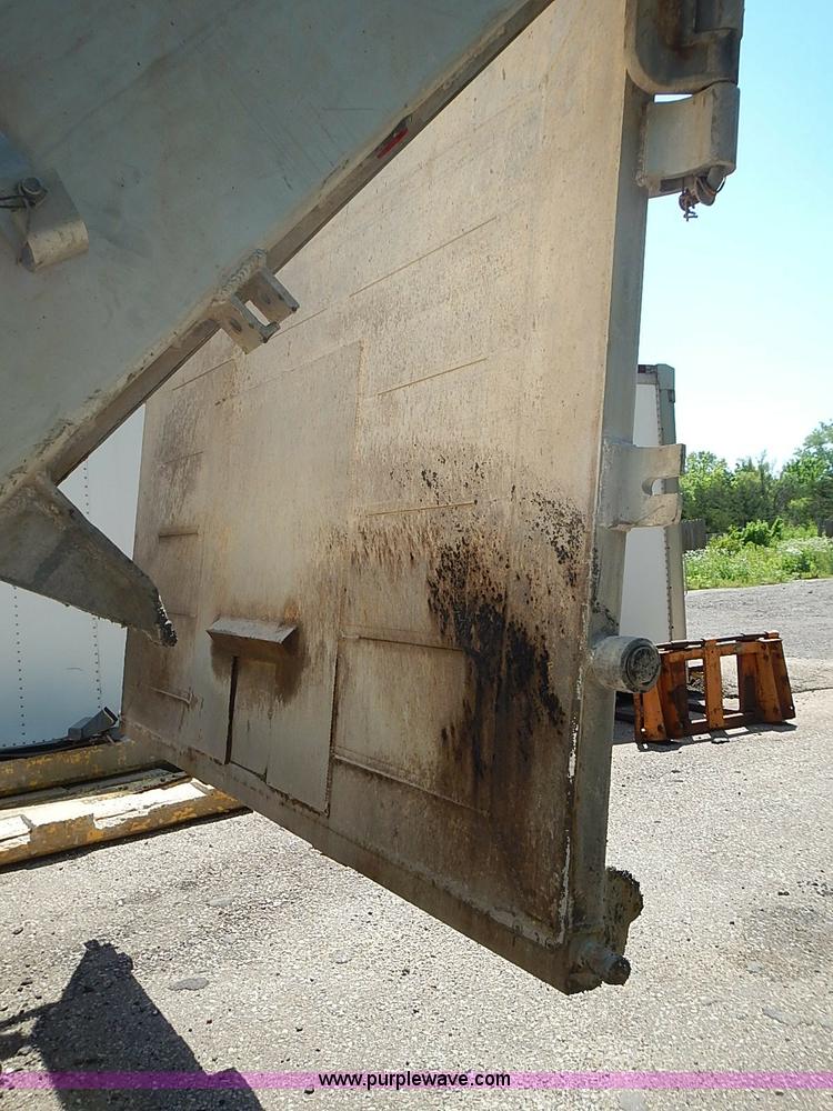 image for item I3615 2007 MAC 28' aluminum trailer