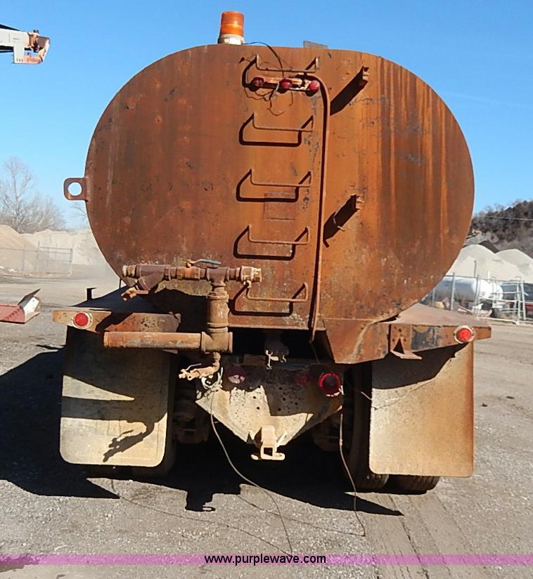 image for item I3747 1968 Mack R600 water truck