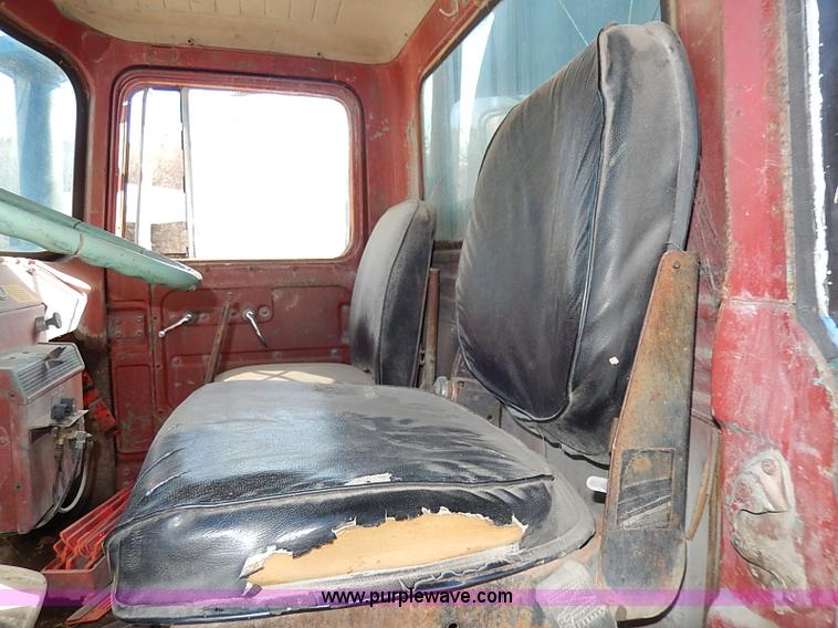 image for item I3747 1968 Mack R600 water truck