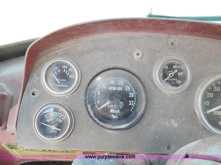 image for item I3747 1968 Mack R600 water truck