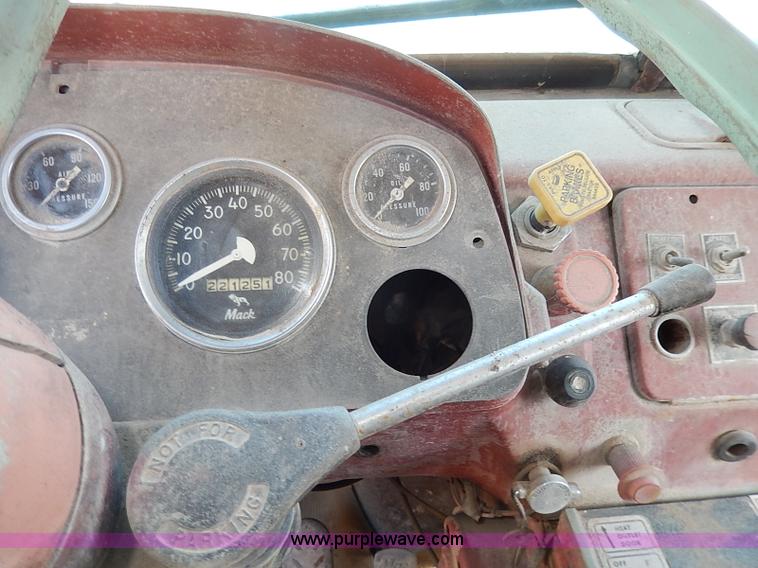 image for item I3747 1968 Mack R600 water truck