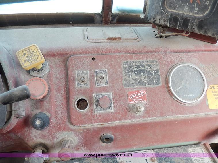 image for item I3747 1968 Mack R600 water truck