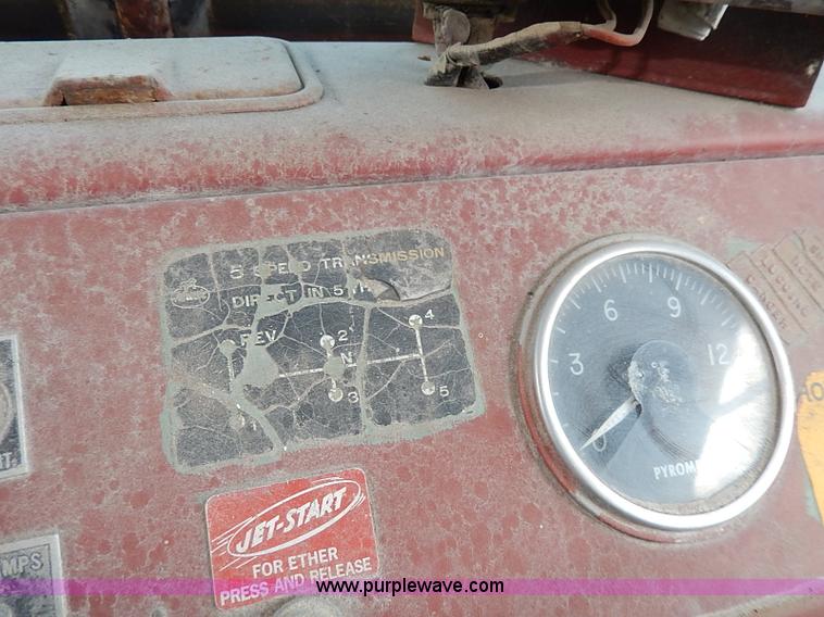 image for item I3747 1968 Mack R600 water truck