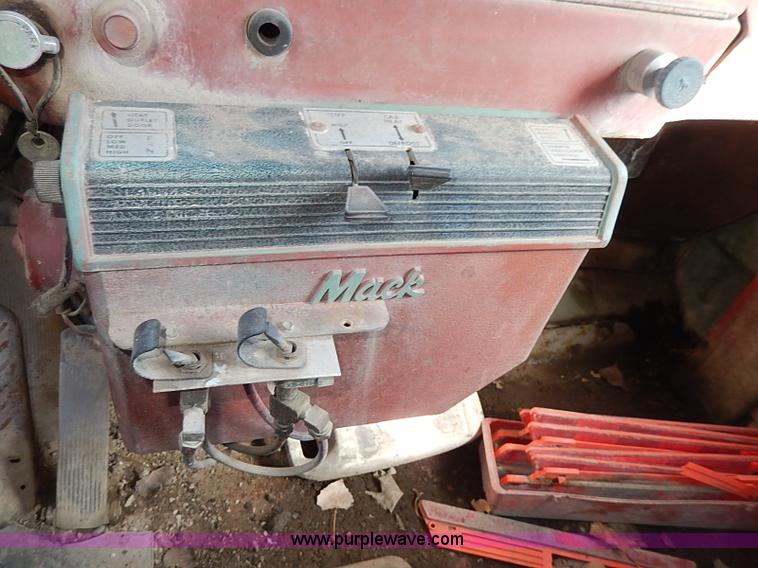 image for item I3747 1968 Mack R600 water truck