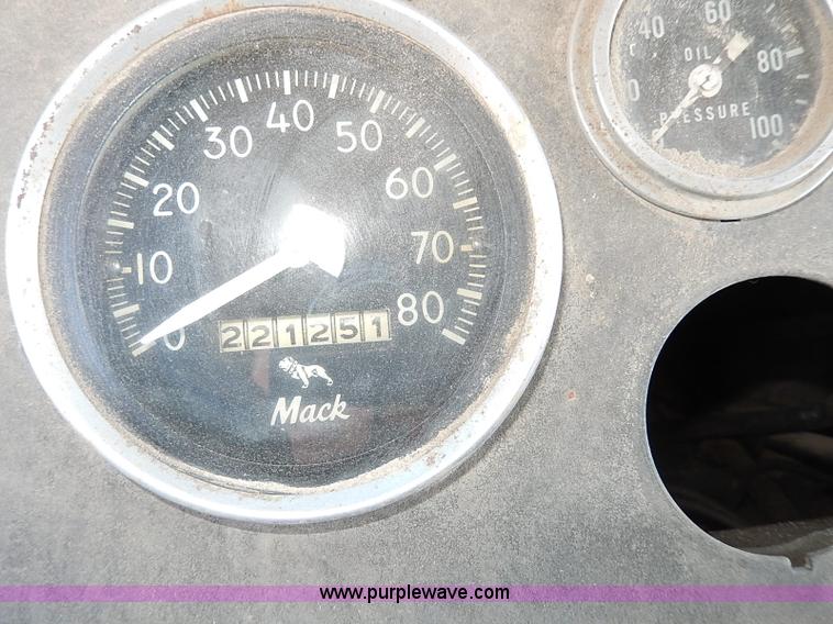 image for item I3747 1968 Mack R600 water truck