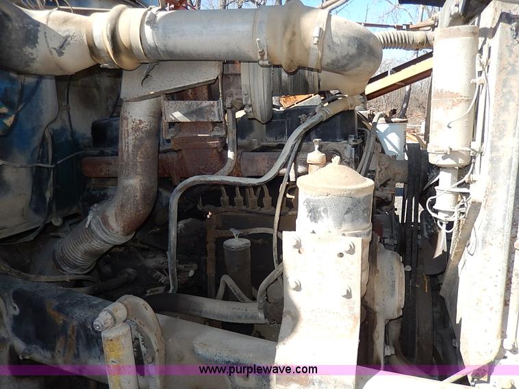 image for item I3747 1968 Mack R600 water truck