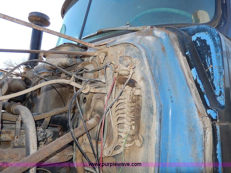 image for item I3747 1968 Mack R600 water truck