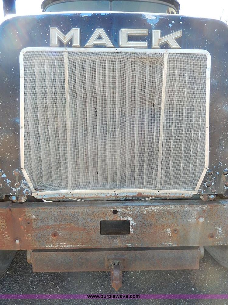 image for item I3747 1968 Mack R600 water truck
