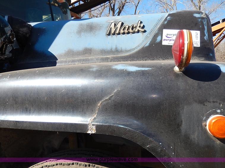 image for item I3747 1968 Mack R600 water truck