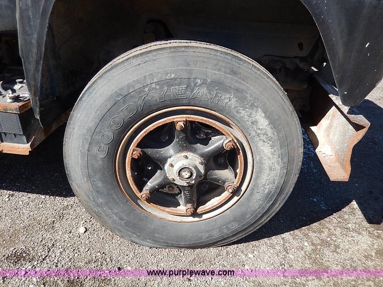 image for item I3747 1968 Mack R600 water truck