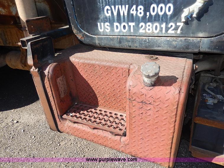 image for item I3747 1968 Mack R600 water truck