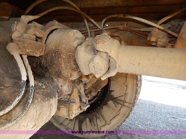 image for item I3747 1968 Mack R600 water truck