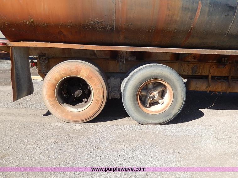 image for item I3747 1968 Mack R600 water truck