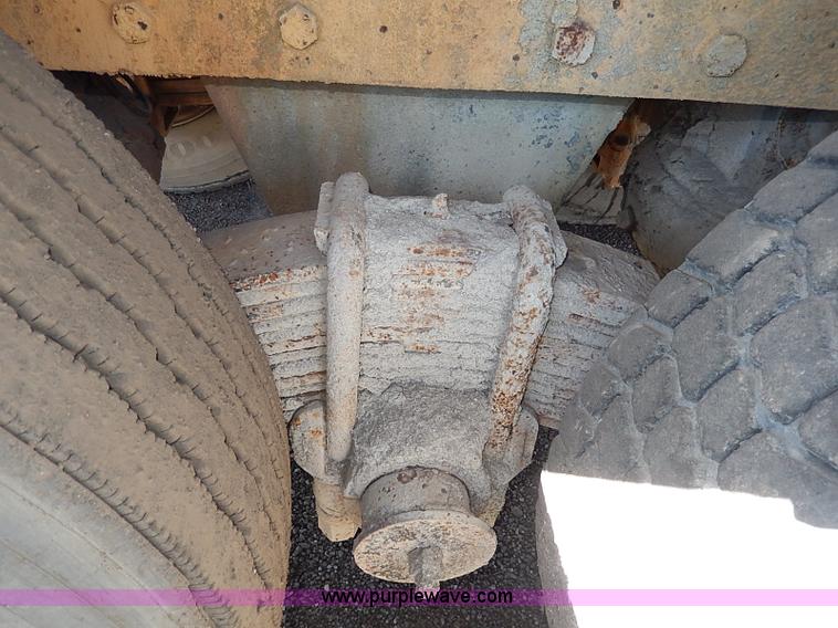 image for item I3747 1968 Mack R600 water truck