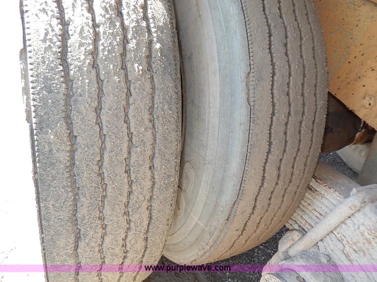 image for item I3747 1968 Mack R600 water truck