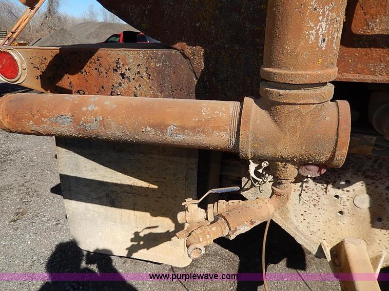 image for item I3747 1968 Mack R600 water truck