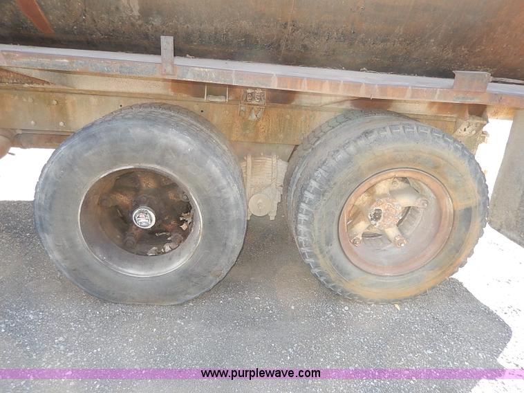 image for item I3747 1968 Mack R600 water truck